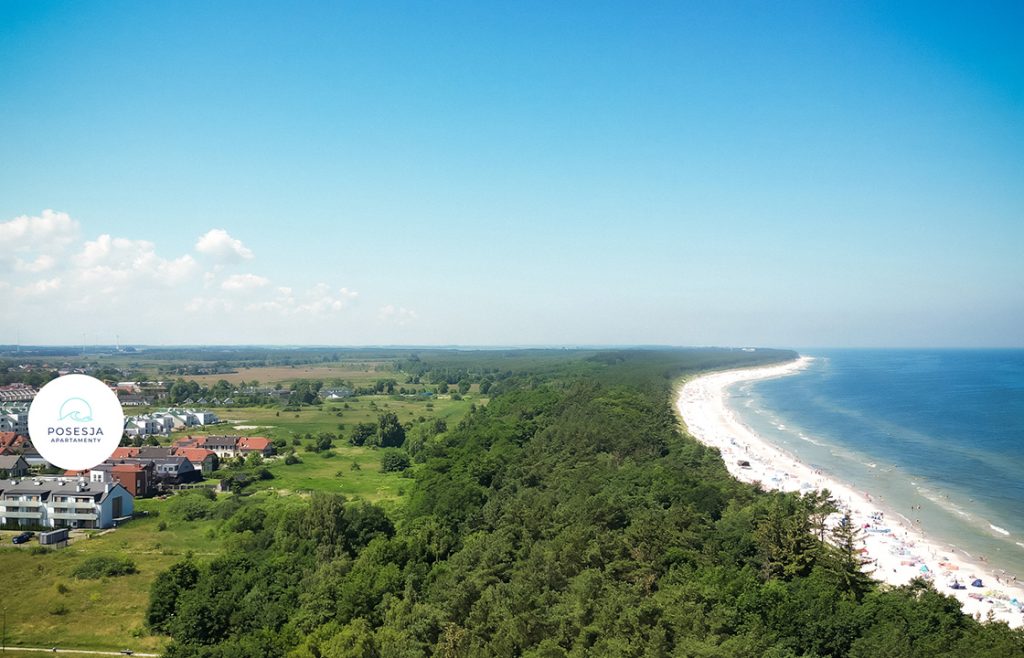 Grzybowo from above – the beach and coastal forest next to Posesja Kapitańska
