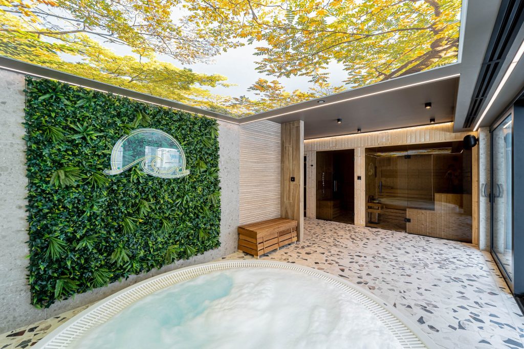 SPA area with a hot tub – Posesja Apartments