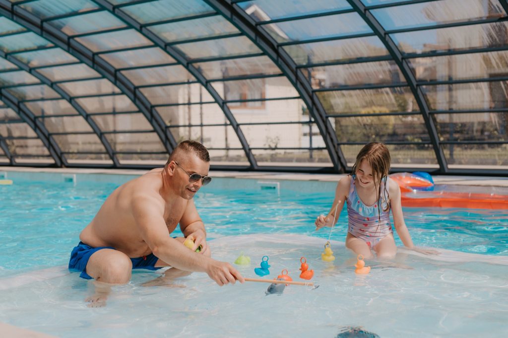 Zadaszony, podgrzewany basen – Posesja Plażowa Grzybowo